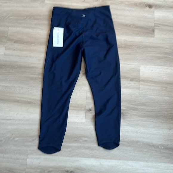 PACESETTER ULTRA HIGH RISE 7/8 LEGGING
Sleek PowerMove fabric - Picture 9 of 9